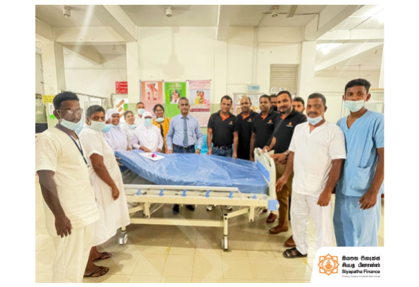 Siyapatha Finance donates an ICU bed to the Divisional Hospital of Sainthamaruthu